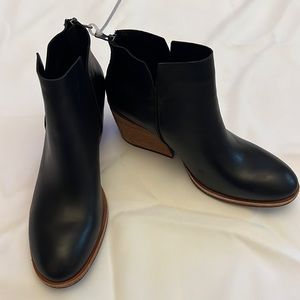 Kork-Ease Chandra Black boots ankle high size 9